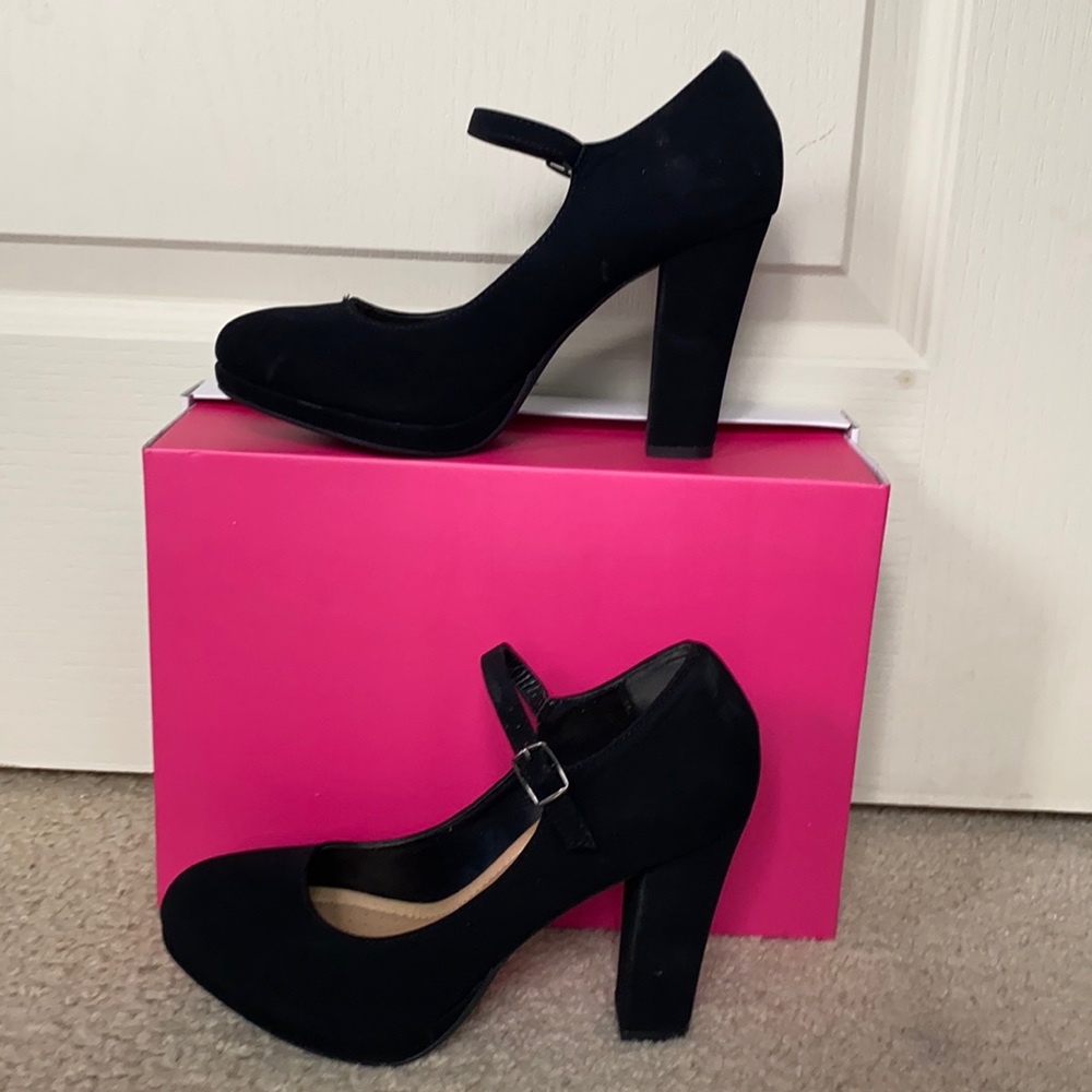Black Mary Jane heels